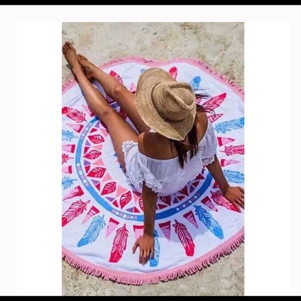 Bohemian feather patter beach wrap🌞